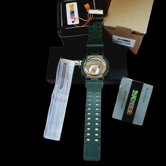 G-Shock style sports watch for unisex - Picture 7 of 9